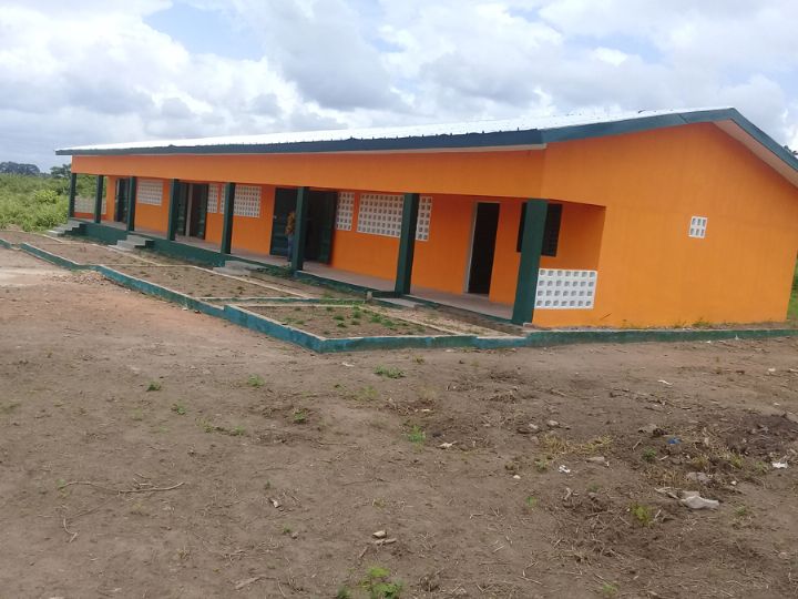 Côte d’Ivoire/ Remise des clefs du nouveau bâtiment de l’EPP Drikouaïfla 2 à Zuenoula