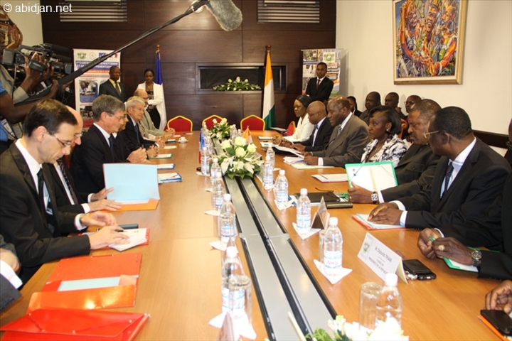 Cérémonie de signature de Cinq conventions d’affectation du C2D : discours du premier ministre Daniel Kablan Duncan