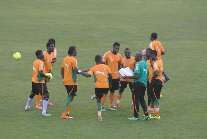 CAN : les favoris ivoiriens entrent en piste, l`Algérie défie la Tunisie