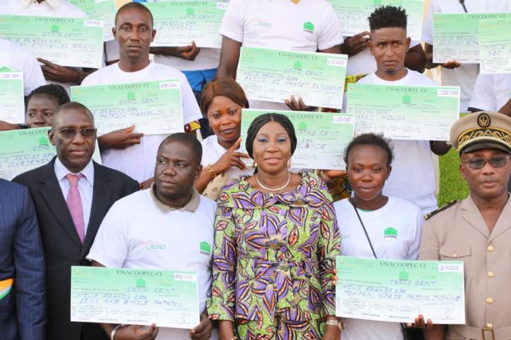 Promotion de l’entrepreneuriat des jeunes à Anyama 102 564 000 Fcfa distribués à 200 jeunes