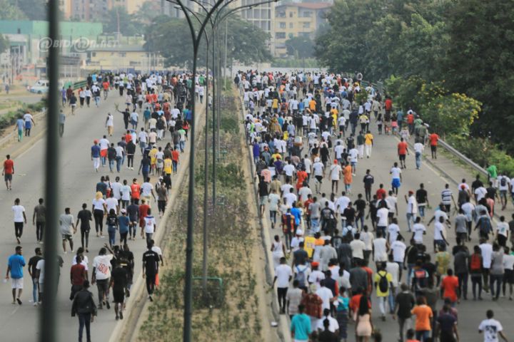 Des milliers de « Chinois » accompagnent DJ Arafat à sa dernière demeure, Adieu l’artiste!