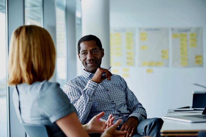 Vie en société: Comment développer une communication bienveillante pour mieux nous connecter les uns aux autres ?