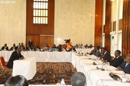 Retour des vacances du gouvernement, Les grands dossiers qui attendent les ministres