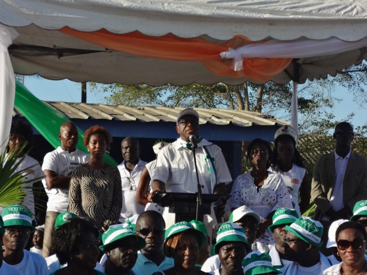 Près de 10 mille personnes célèbrent la victoire de Georges Ezaley