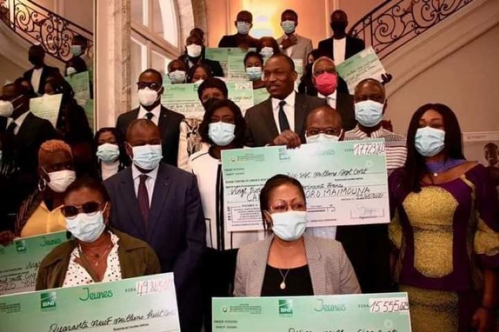 Financement de projets des jeunes de la Diaspora: le Ministre Mamadou Touré remet plus de 300 millions F à 15 jeunes porteurs de projets en France