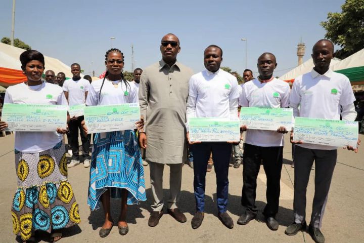 Programme social du gouvernement: Financement de projets jeunes dans le Gbêkê 970 jeunes reçoivent environ 500 millions F Cfa