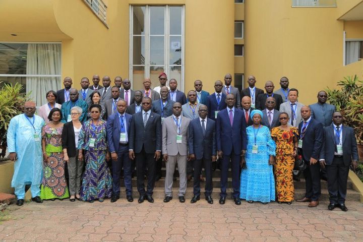 Des administrateurs fiscaux et douaniers de l’UEMOA réfléchissent à des stratégies d’évaluation des dépenses