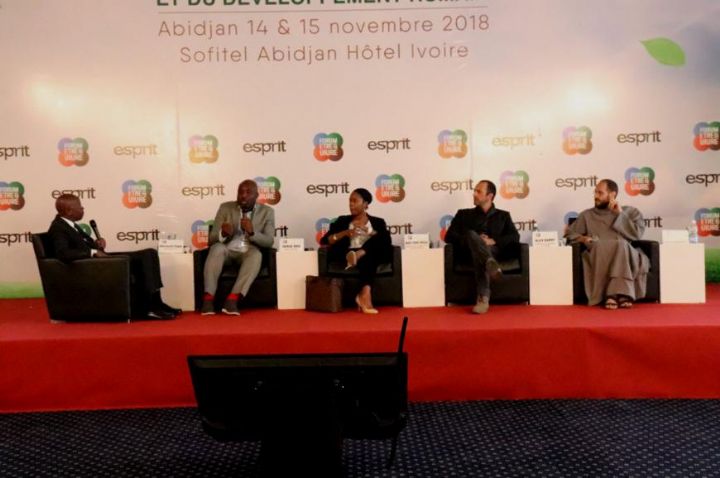 Forum Etre et Vivre : Dirigeants d’entreprises, spécialistes et religieux autour du développement humain.