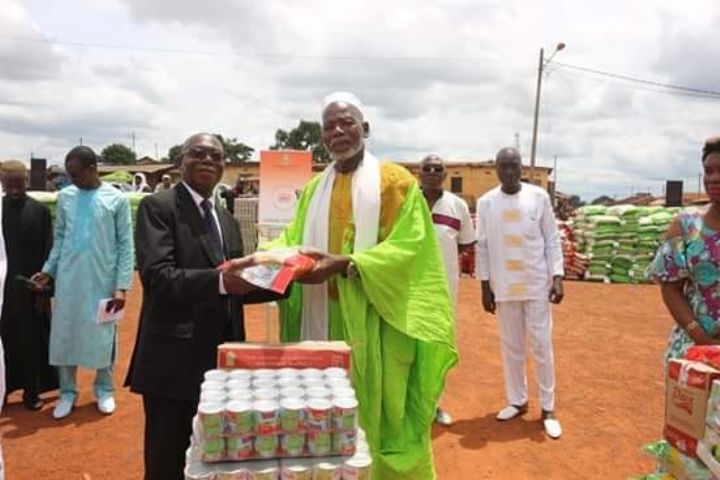 Ramadan : 100 associations musulmanes de Gagnoa reçoivent des kits alimentaires de la Ministre Mariatou Koné.