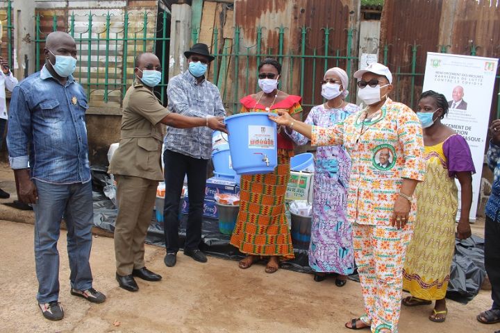 Depuis Dimbokro, Ly Ramata Bakayoko appelle les femmes de Côte d’Ivoire à s’approprier les mesures barrières contre la COVID19