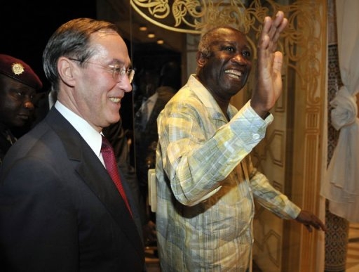 Après 48 h de visite de travail en Côte d’Ivoire - Claude Guéant (Sg de l’Elysée) à son départ - “La France est favorable à une levée de l’embargo”