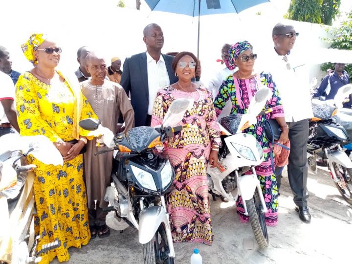 Présidentielle 2020 : la Coordinatrice départementale RHDP de Gbéléban récompense ses secrétaires de section