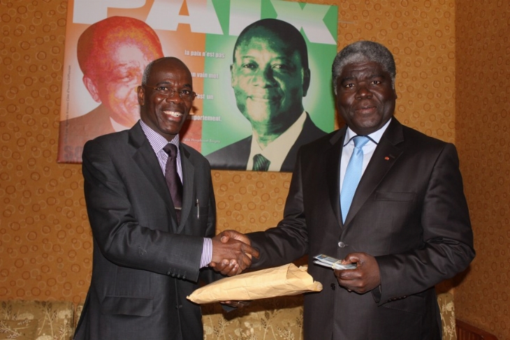 District d’Abidjan : Mambé veille au renforcement de la couverture médicale des 80 conseillers