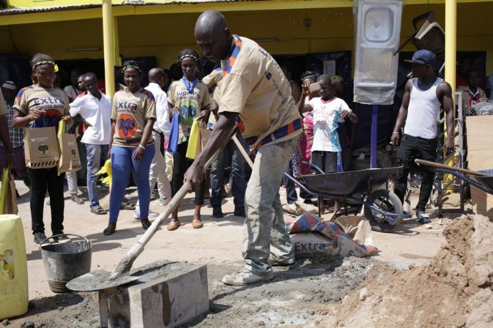 Construction durable : LafargeHolcim forme les briquetiers et maçons de 4 régions