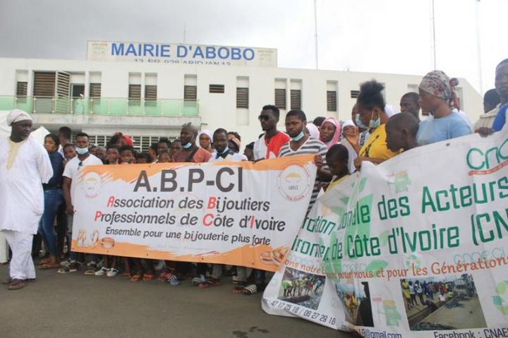 Des centaines de jeunes d’Abobo rendent hommage à Hamed Bakayoko