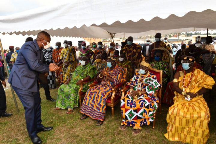 Cohésion sociale : le Premier Ministre Hamed Bakayoko exhorte les populations de Bonoua à cultiver le vivre-ensemble