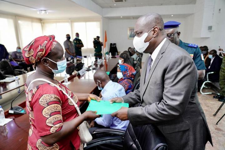 Hommage de la nation aux soldats tombés à Téhini: Le ministre de la défense rencontre les familles des victimes