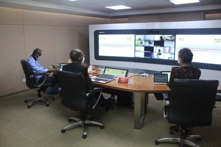 Plus de 200 employés de Huawei instruits sur la Covid-19 depuis Abidjan