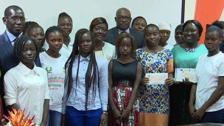 Promotion de la Femme : la Ministre Mariatou KONE remet des bourses d’excellence CEDEAO à 48 étudiantes