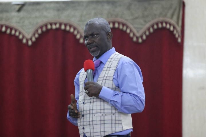 Cocody: L’Apôtre Angbozan Patrice prie pour la Paix en Côte d’Ivoire