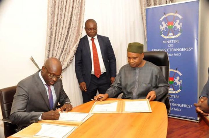 Signature officielle de l’accord de siège entre le gouvernement du Burkina Faso et l’association africaine des centrales d’achats de médicaments essentiels (ACAME)