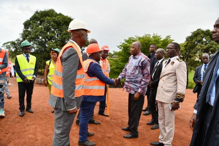 Route : le Premier Ministre Amadou Gon Coulibaly constate le bitumage du tronçon Danané - Frontière de la Guinée