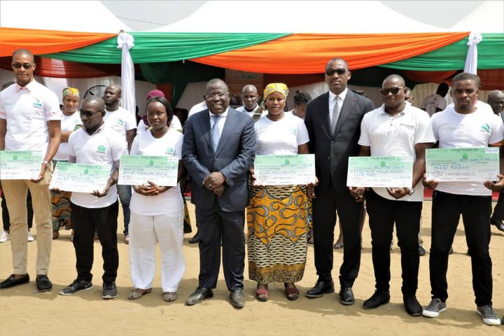 Lutte contre le chômage des jeunes à Koumassi et Port-Bouet ,1312 jeunes reçoivent plus de 500 millions F