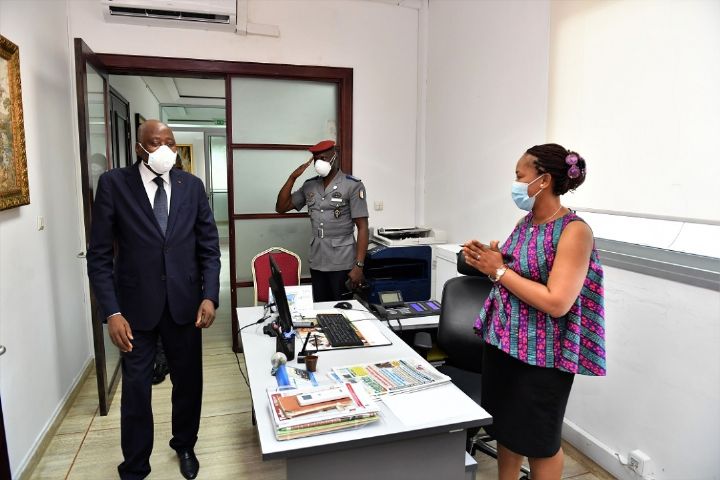 Covid-19: le PM ivoirien de retour au bureau après 14 jours de confinement