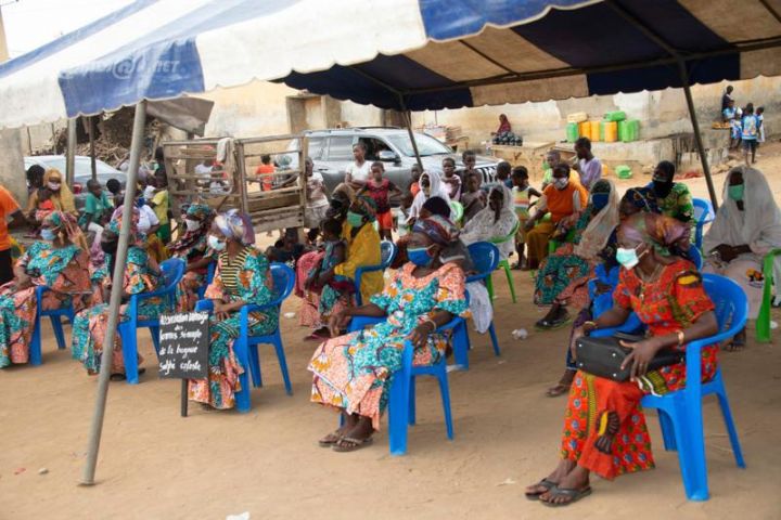 Bruno Koné fait des dons aux ressortissants de la Bagoué vivant à Abobo