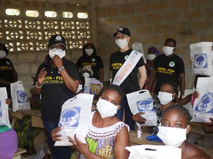 Solidarité/Lutte contre la COVID19: la Fondation Gouaré Amfiz mène une vaste opération de dons dans les quartiers précaires des 2 plateaux et au village sos d’Abobo