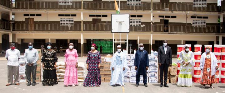 Lutte contre le Covid-19: le ministre Bruno Koné sensibilise et soutient les populations de Koumassi