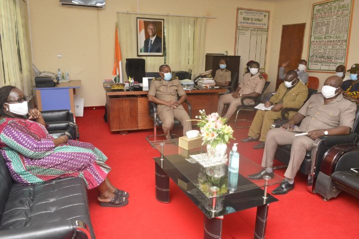 La Présidente du Conseil régional du Cavally, Anne Désirée Ouloto, en visite dans sa région, pour aider davantage les siens à faire bloc contre le Covid-19
