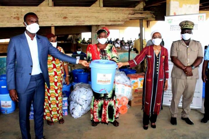 COVID-19 : La ministre Ramata Ly-Bakayoko exhorte les femmes de Bingerville à être des ambassadrices pour l’application des gestes barrières