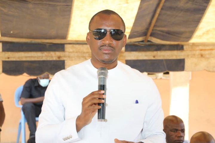 Touré Mamadou remet officiellement une ferme entièrement financée à des jeunes à Vitré 2