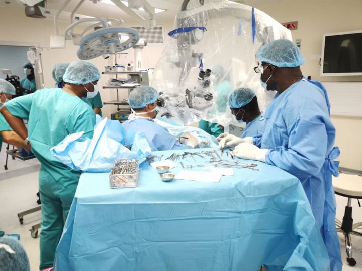Surdité à la naissance : démarrage  d’une mission chirurgicale de pose d’implants cochléaires sur six (6) enfants à Abidjan