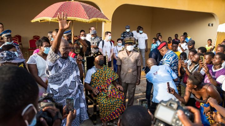 En marge de l’inauguration de classes numériques, Didier Drogba baptisé Prince de Niablé