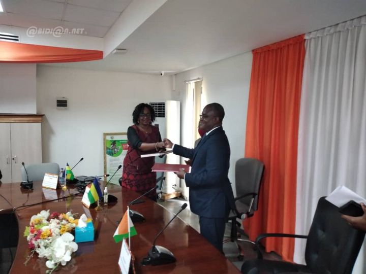 Côte d’Ivoire-Gabon : signature d’un accord cadre de coopération entre l’université Félix Houphouët Boigny(UFHB) et l’Institut Universitaire des Sciences de l’Organisation-Sophie Ntoutotoume Emane (IUSO-SNE)