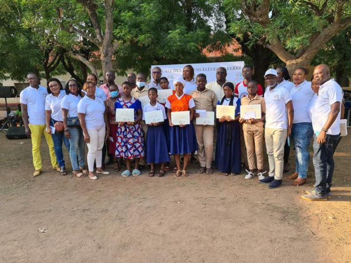 Ferké/ Actions sociales et promotion de l’excellence: l’amicale 2AEFER fait parler son cœur par des dons et un prix d’excellence