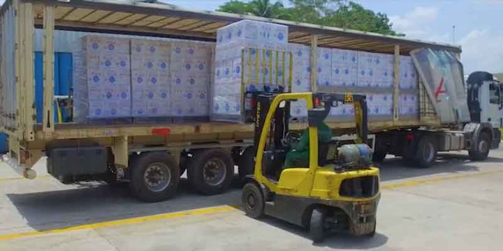 Pénurie d’eau à Bouaké : SOLIBRA offre 27 000 L d’eau minérale AWA