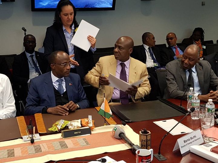 La Côte d’Ivoire signe 3 accords de prêt de 157 milliards FCFA avec la Banque mondiale