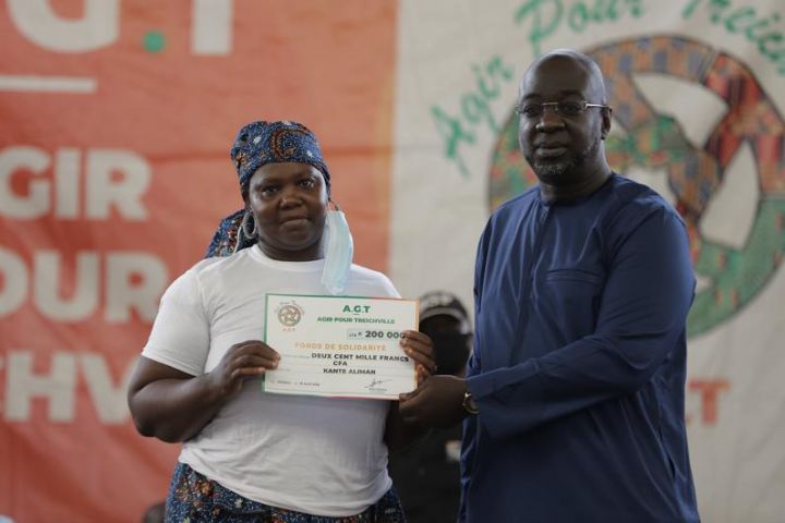 Actions Communautaires : l’ONG Agir Pour Treichville (A.G.T) finance 50 projets de femmes et jeunes de la commune de Treichville pour une enveloppe totale de 13 millions FCFA.