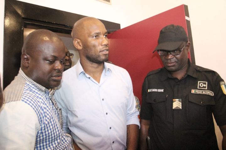 Candidat à la présidence de la FIF, Drogba entame une série de rencontres avec les présidents des clubs