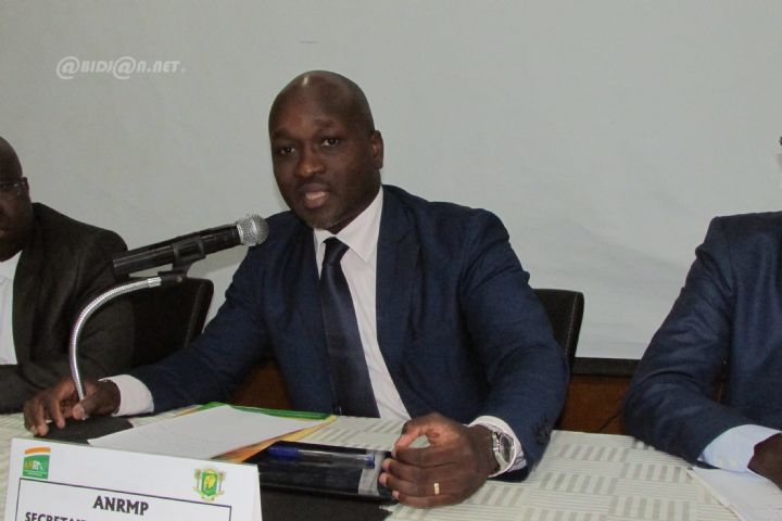 Marchés publics: 58 % des marchés passés en 2014 sont irréguliers selon l’ANRMP