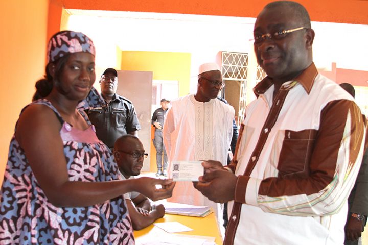 Présidentielle 2015/ La distribution des cartes d’électeurs a démarré dans des villes de l’intérieur