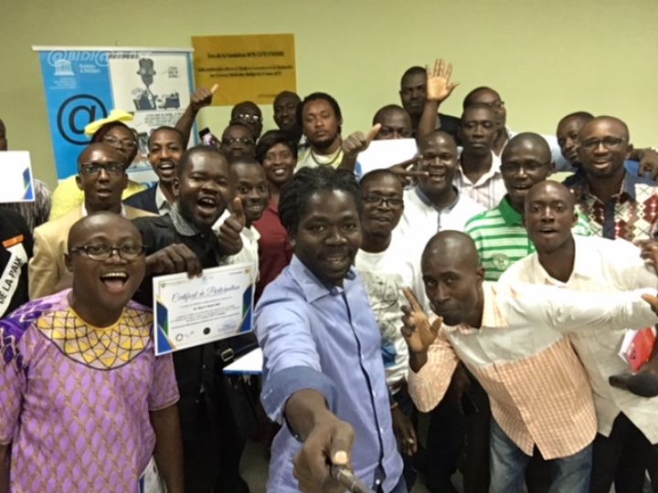 Utilisation des réseaux sociaux et  développement des médias numériques :50  journalistes à l’ère du digital