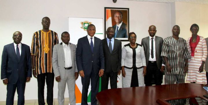 Une délégation du Fonds d’Appui à la  Presse Privée  du Burkina échange avec le Ministre Bruno Koné.