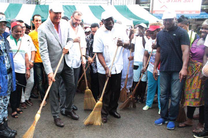 Treichville : Opération Grand ménage Amichia et l’Ambassadeur du Maroc sur le terrain