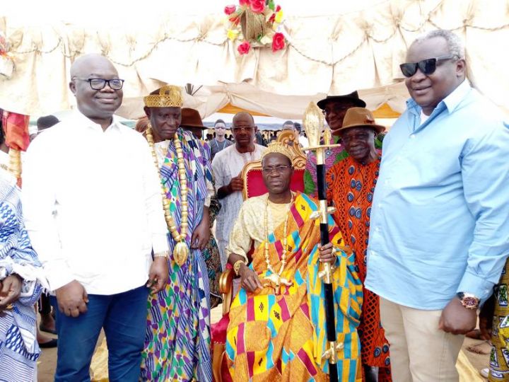Intronisation du Chef de Dédi (Diégonéfla, région du Gôh) : Le maire d’Oumé, Lagui Kouassi Joachim, encourage la cohésion sociale