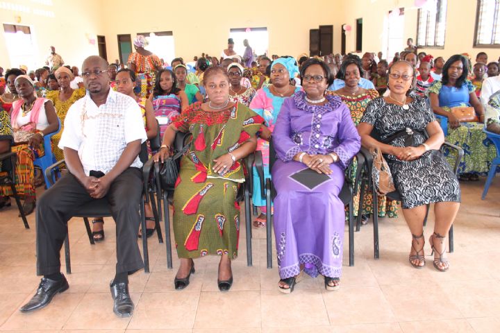 Fête des mères dans le Moronou : les femmes en activité honorées par le député Amah Tehoua