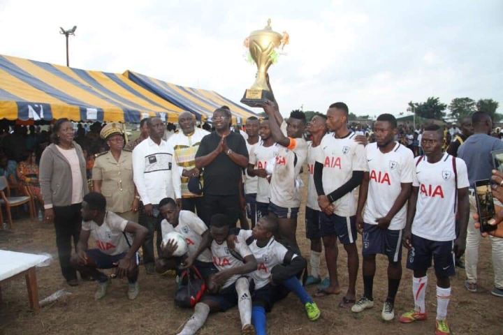 Sport: Les jeunes footballeurs d’Adiaké honorent la Première Dame
